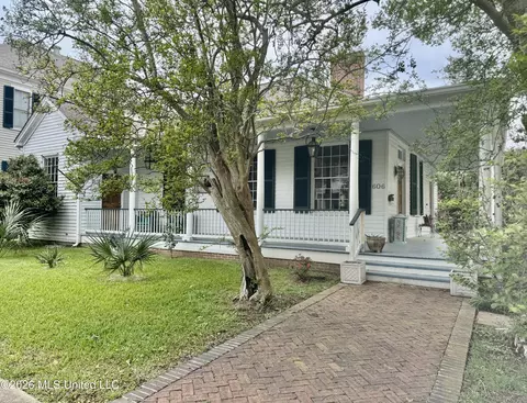 Exterior - 606 State St, Natchez, MS 39120 photo 4 of 15