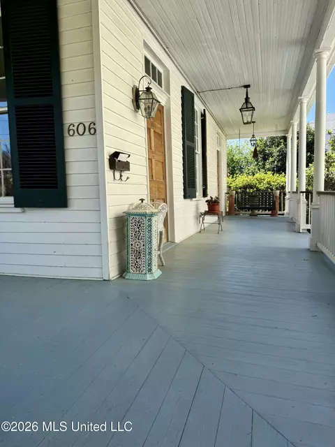 Exterior - 606 State St, Natchez, MS 39120 photo 13 of 15