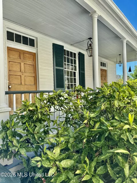 Exterior - 606 State St, Natchez, MS 39120 photo 14 of 15