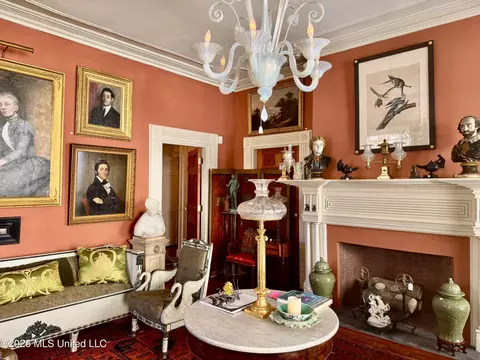 Living - 606 State St, Natchez, MS 39120 photo 1 of 5
