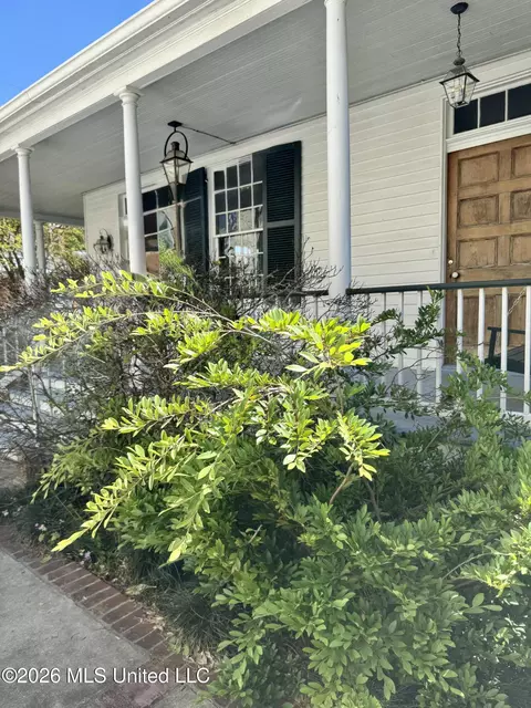 Exterior - 606 State St, Natchez, MS 39120 photo 5 of 15