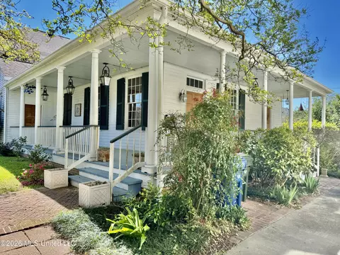Exterior - 606 State St, Natchez, MS 39120 photo 9 of 15
