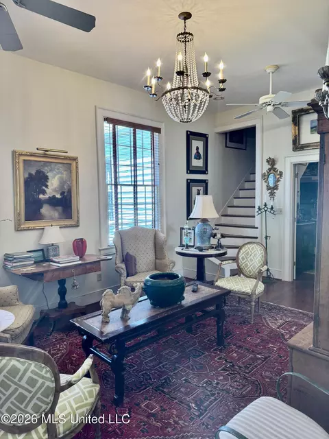 Living - 606 State St, Natchez, MS 39120 photo 3 of 5