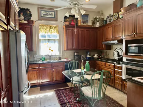 Kitchen - 606 State St, Natchez, MS 39120 photo 1 of 2