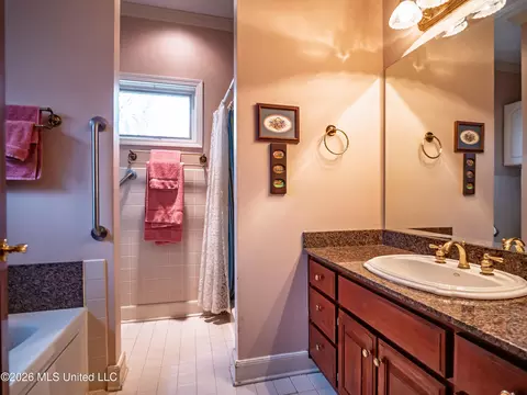 Bath - 313 N Main St, Sardis, MS 38666 photo 3 of 8