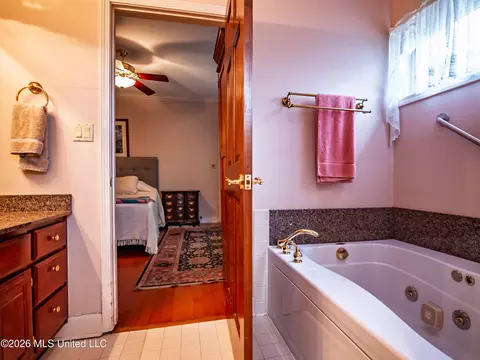 Bath - 313 N Main St, Sardis, MS 38666 photo 4 of 8