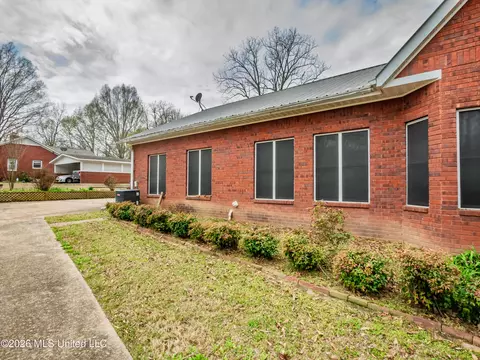 Exterior - 313 N Main St, Sardis, MS 38666 photo 3 of 23