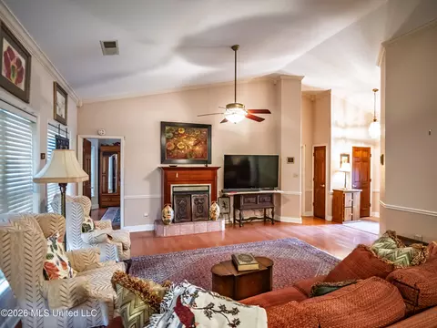 Living - 313 N Main St, Sardis, MS 38666 photo 4 of 4