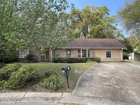 201 Ravens Ct, Ocean Springs, MS 39564