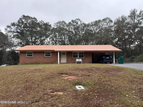 916 E College Ave, Wiggins, MS 39577