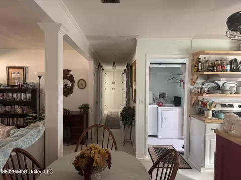 Entry Way - 916 E College Ave, Wiggins, MS 39577 photo 1 of 3