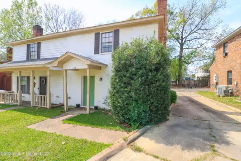 913 Glastonbury Cir #B, Ridgeland, MS 39157