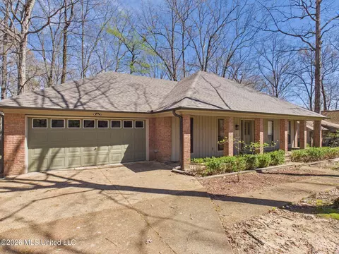 2380 Geneva Dr, Nesbit, MS 38651