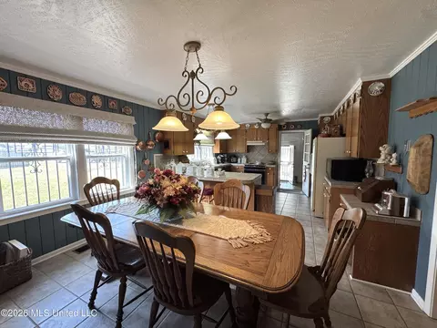Dining - 3656 Mississippi 16, Canton, MS 39046 photo 3 of 4