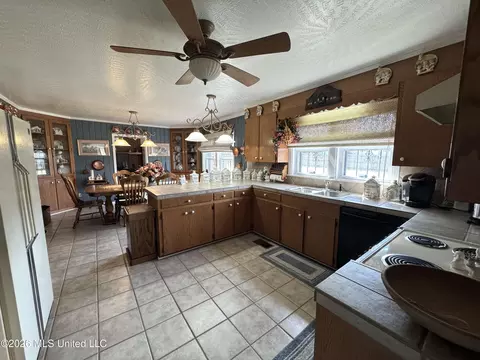 Kitchen - 3656 Mississippi 16, Canton, MS 39046 photo 2 of 2