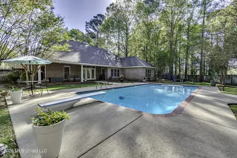 Exterior - 302 Sarah Cv, Brandon, MS 39047 photo 2 of 4