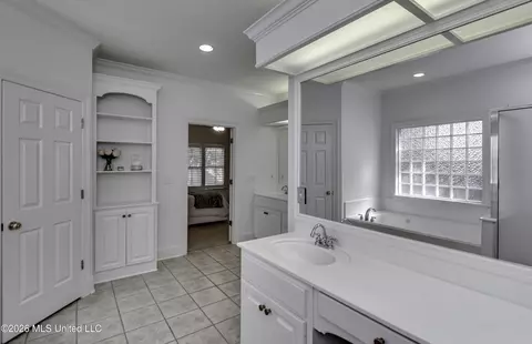 Bath - 302 Sarah Cv, Brandon, MS 39047 photo 5 of 7