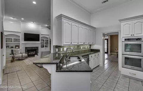 Kitchen - 302 Sarah Cv, Brandon, MS 39047 photo 1 of 5
