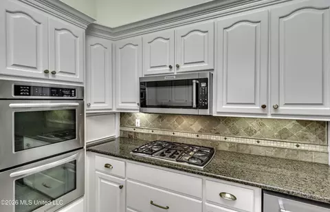 Kitchen - 302 Sarah Cv, Brandon, MS 39047 photo 5 of 5