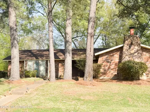 512 Cedarwood Dr, Jackson, MS 39212