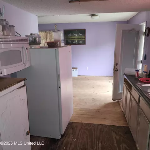 Kitchen - 19211 Eldridge Dr, Saucier, MS 39574 photo 2 of 2
