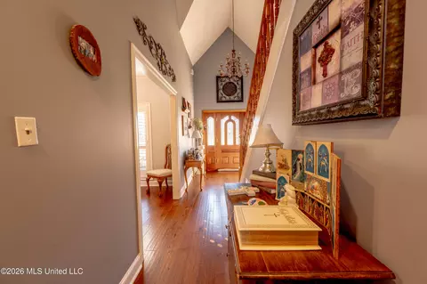 Entry Way - 1290 S Robertson Rd, Hernando, MS 38632 photo 1 of 6