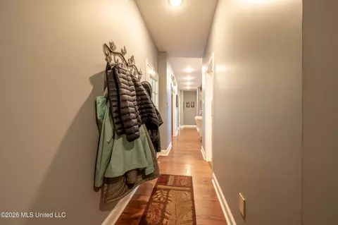 Entry Way - 1290 S Robertson Rd, Hernando, MS 38632 photo 2 of 6