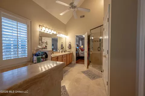 Bath - 1290 S Robertson Rd, Hernando, MS 38632 photo 1 of 6