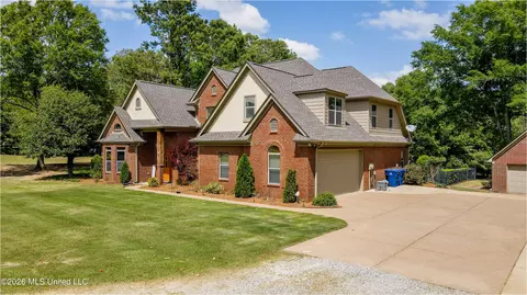 Exterior - 1290 S Robertson Rd, Hernando, MS 38632 photo 2 of 7