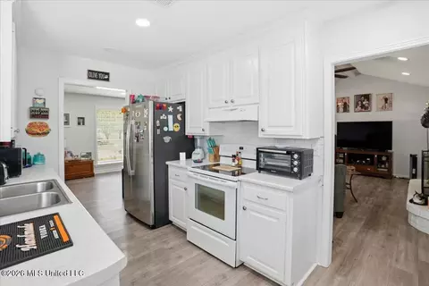 Kitchen - 3683 Wilcox Dr, Pearl, MS 39208 photo 2 of 2
