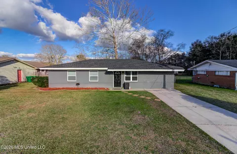 10628 Oak St, Vancleave, MS 39565