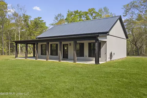 20 Redbird Rd, Poplarville, MS 39470
