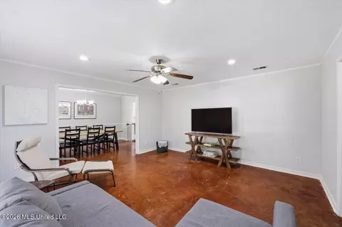 Living - 4626 Hazelwood Dr, Jackson, MS 39211 photo 2 of 4