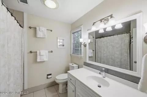 Bath - 4626 Hazelwood Dr, Jackson, MS 39211 photo 1 of 2