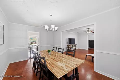Dining - 4626 Hazelwood Dr, Jackson, MS 39211 photo 2 of 4