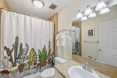 Bath - 4626 Hazelwood Dr, Jackson, MS 39211 photo 2 of 2
