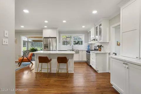 Kitchen - 147 Highland Cir, Jackson, MS 39211 photo 2 of 4