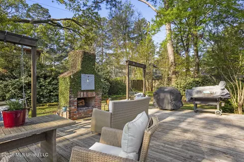 Exterior - 147 Highland Cir, Jackson, MS 39211 photo 4 of 6