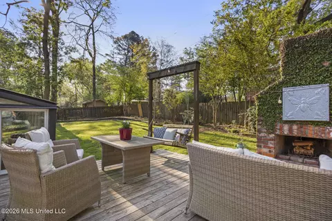 Exterior - 147 Highland Cir, Jackson, MS 39211 photo 5 of 6