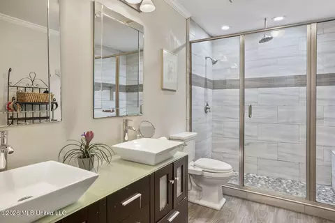 Bath - 147 Highland Cir, Jackson, MS 39211 photo 1 of 2