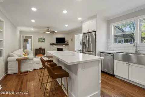 Kitchen - 147 Highland Cir, Jackson, MS 39211 photo 4 of 4