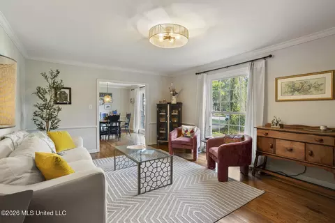 Living - 147 Highland Cir, Jackson, MS 39211 photo 1 of 3