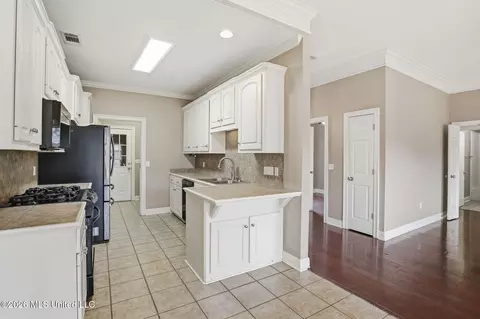 Kitchen - 306 Red Cedar Dr, Brandon, MS 39047 photo 1 of 2