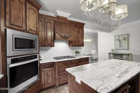 Kitchen - 1058 Ridgeside Dr, Brandon, MS 39042 photo 6 of 6