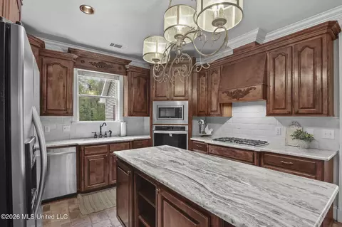Kitchen - 1058 Ridgeside Dr, Brandon, MS 39042 photo 4 of 6