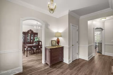 Entry Way - 1058 Ridgeside Dr, Brandon, MS 39042 photo 2 of 6