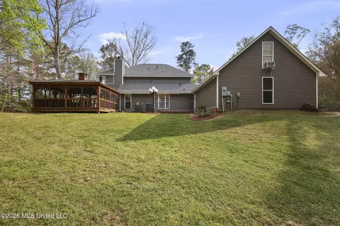 Exterior - 1058 Ridgeside Dr, Brandon, MS 39042 photo 16 of 25