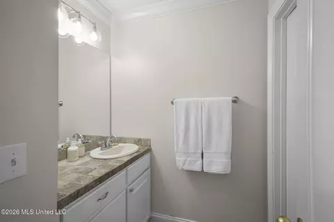 Bath - 1058 Ridgeside Dr, Brandon, MS 39042 photo 5 of 6