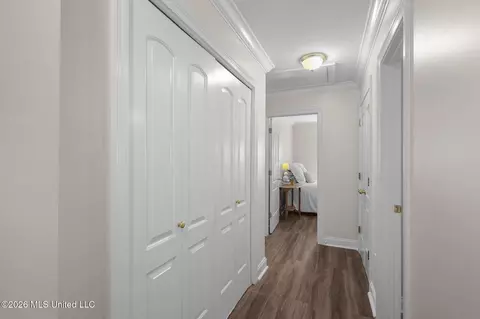 Entry Way - 1058 Ridgeside Dr, Brandon, MS 39042 photo 6 of 6