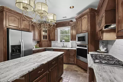 Kitchen - 1058 Ridgeside Dr, Brandon, MS 39042 photo 3 of 6